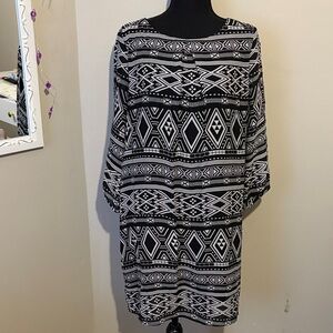 H&M Black and White Geometric Shift Dress